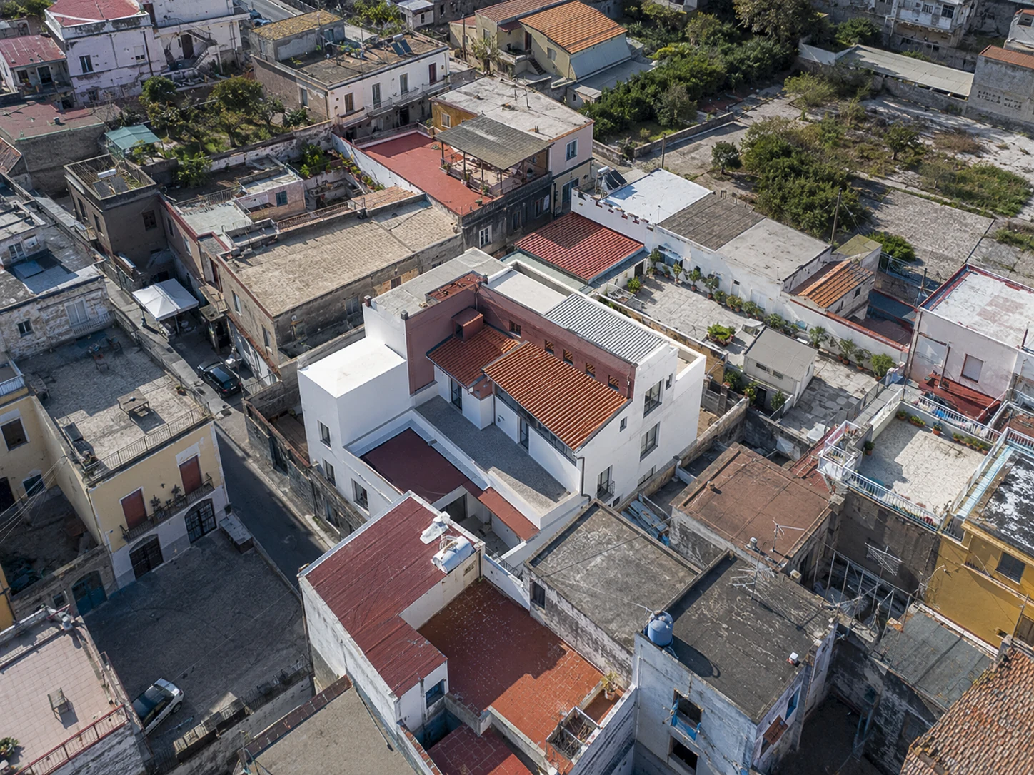 Tetti e aree urbane ripresi dall'alto